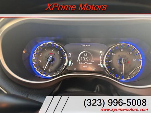 Used 2019 Chrysler Pacifica Touring-L w/ Advanced Safetytec Group FWD image 25