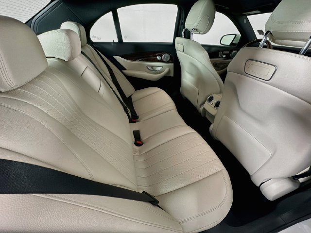 Used 2018 Mercedes-Benz E 300 4MATIC image 27