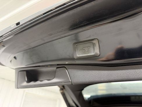 Used 2019 Toyota RAV4 Limited w/ Advanced Technology Package FWD image 28