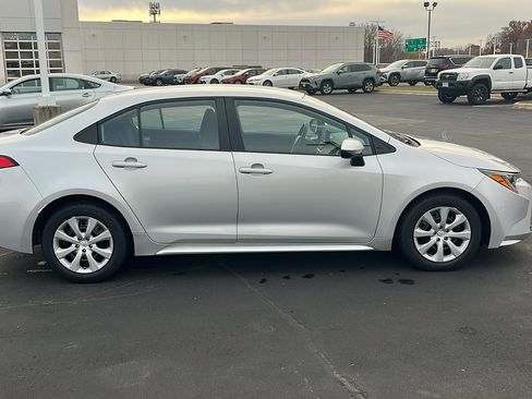 Used 2023 Toyota Corolla LE image 2