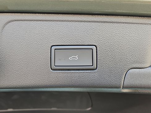 New 2026 Volkswagen Atlas Cross Sport SE image 8