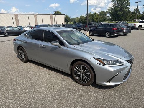 Used 2023 Lexus ES 350 w/ Premium Package FWD image 11