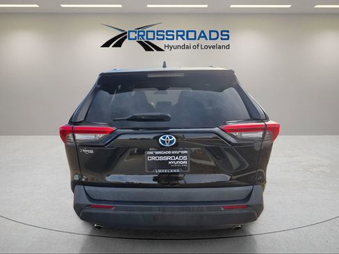 Used 2021 Toyota RAV4 LE image 4