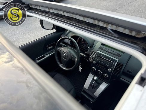 Used 2009 MAZDA MAZDA5 Touring image 21