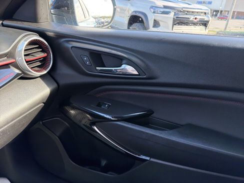Used 2025 Chevrolet Trax RS w/ Sunroof Package FWD image 25