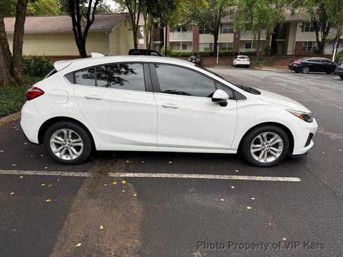 Used 2019 Chevrolet Cruze LT FWD image 4