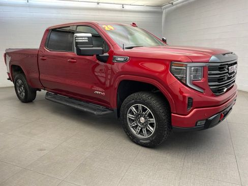 Used 2024 GMC Sierra 1500 AT4 w/ Technology Package AWD/4WD image 4