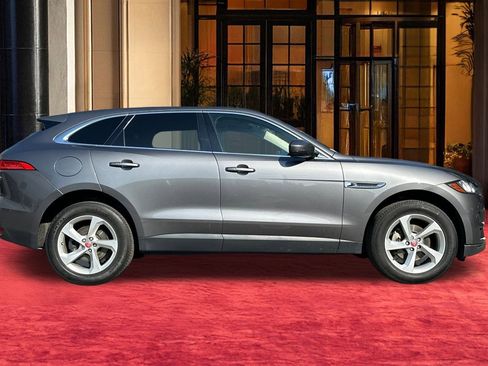 Used 2019 Jaguar F-PACE Premium image 9