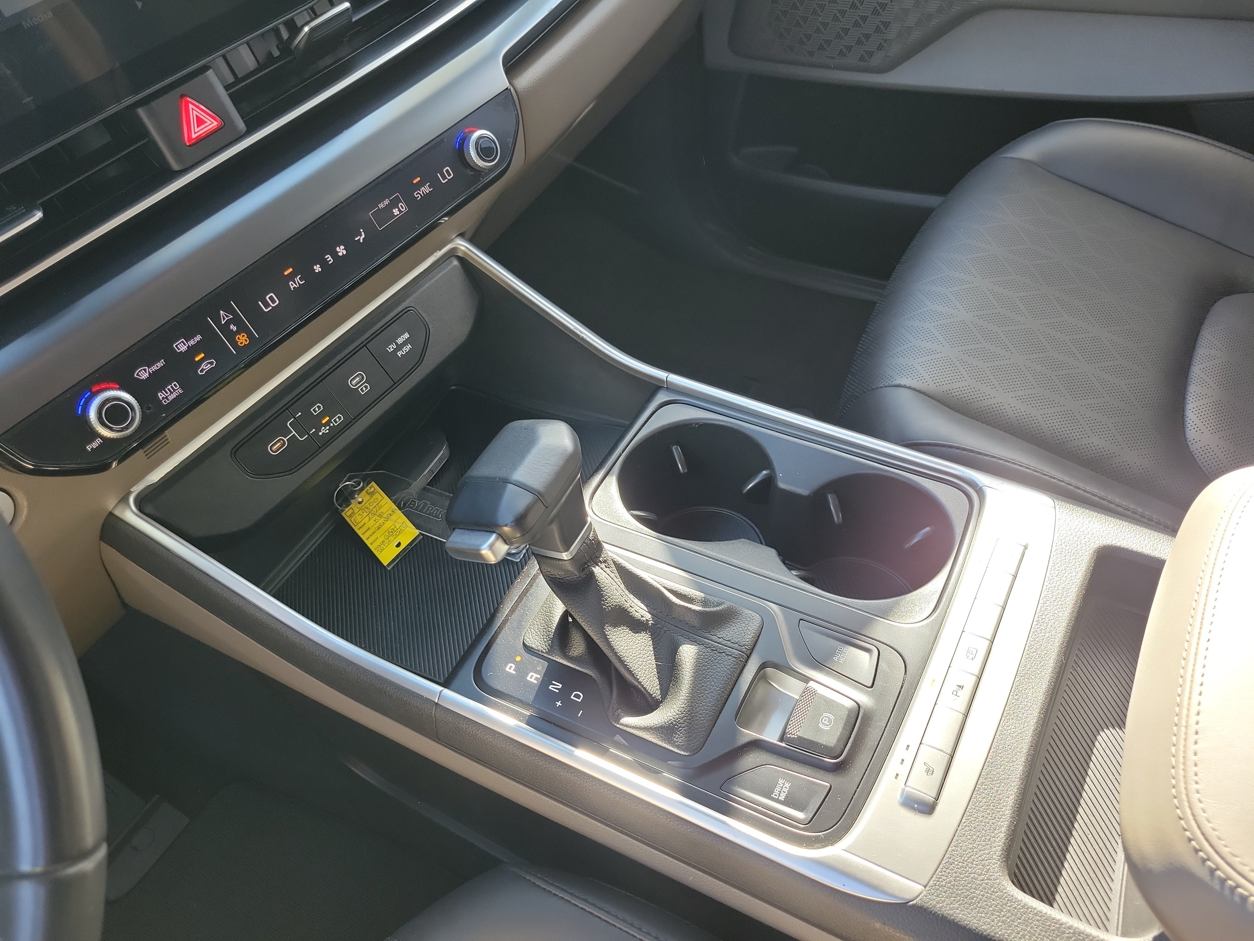 Used 2026 Kia Carnival FWD image 8
