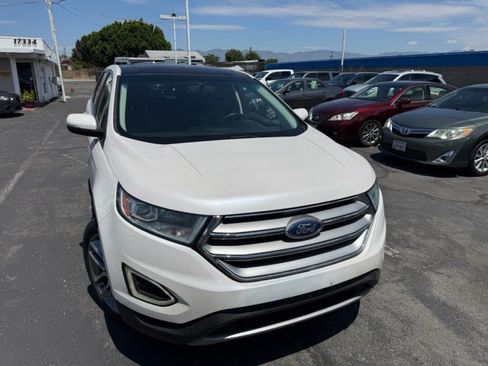Used 2018 Ford Edge Titanium w/ Equipment Group 301A FWD image 3
