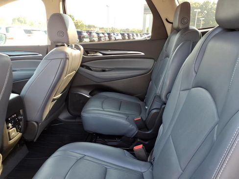 Used 2018 Buick Enclave Premium w/ Experience Buick Package FWD image 6