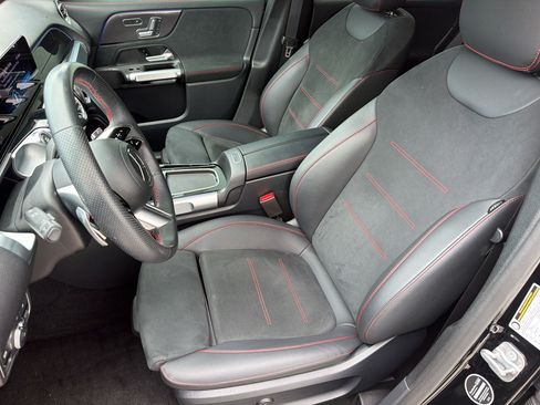 Certified 2024 Mercedes-Benz GLB 250 image 5