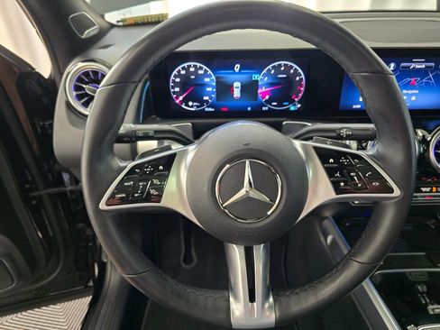 Used 2025 Mercedes-Benz GLB 250 4MATIC image 14