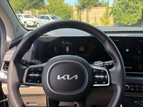 Used 2026 Kia Carnival FWD image 30