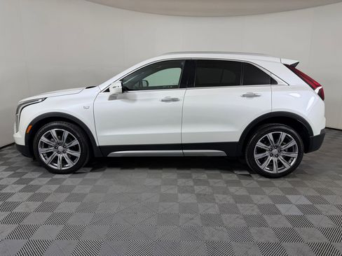 Used 2022 Cadillac XT4 Premium Luxury FWD image 2