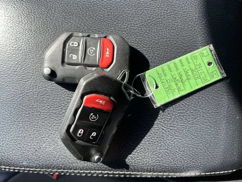 Used 2018 Jeep Wrangler Unlimited Sahara w/ Uconnect 4C Nav & Sound Group AWD/4WD image 29