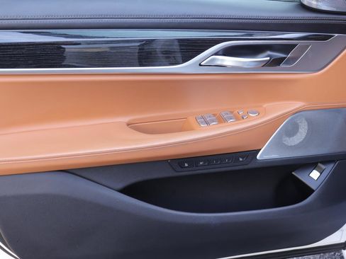 Used 2020 BMW 750i xDrive image 10