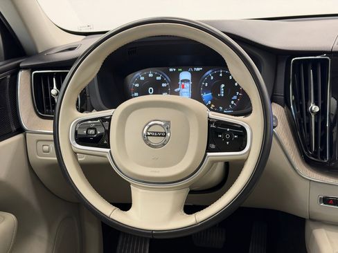 Used 2021 Volvo XC60 T6 Inscription image 16