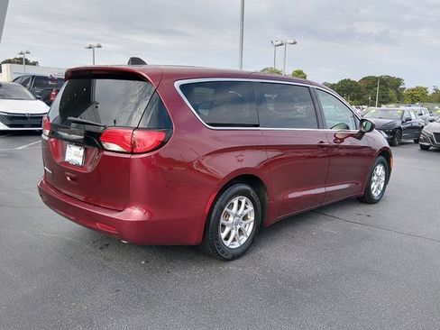 Used 2022 Chrysler Voyager LX FWD image 3