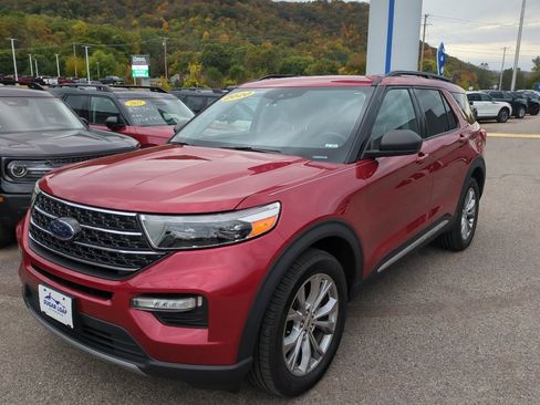 Used 2020 Ford Explorer XLT w/ Equipment Group 202A image 2