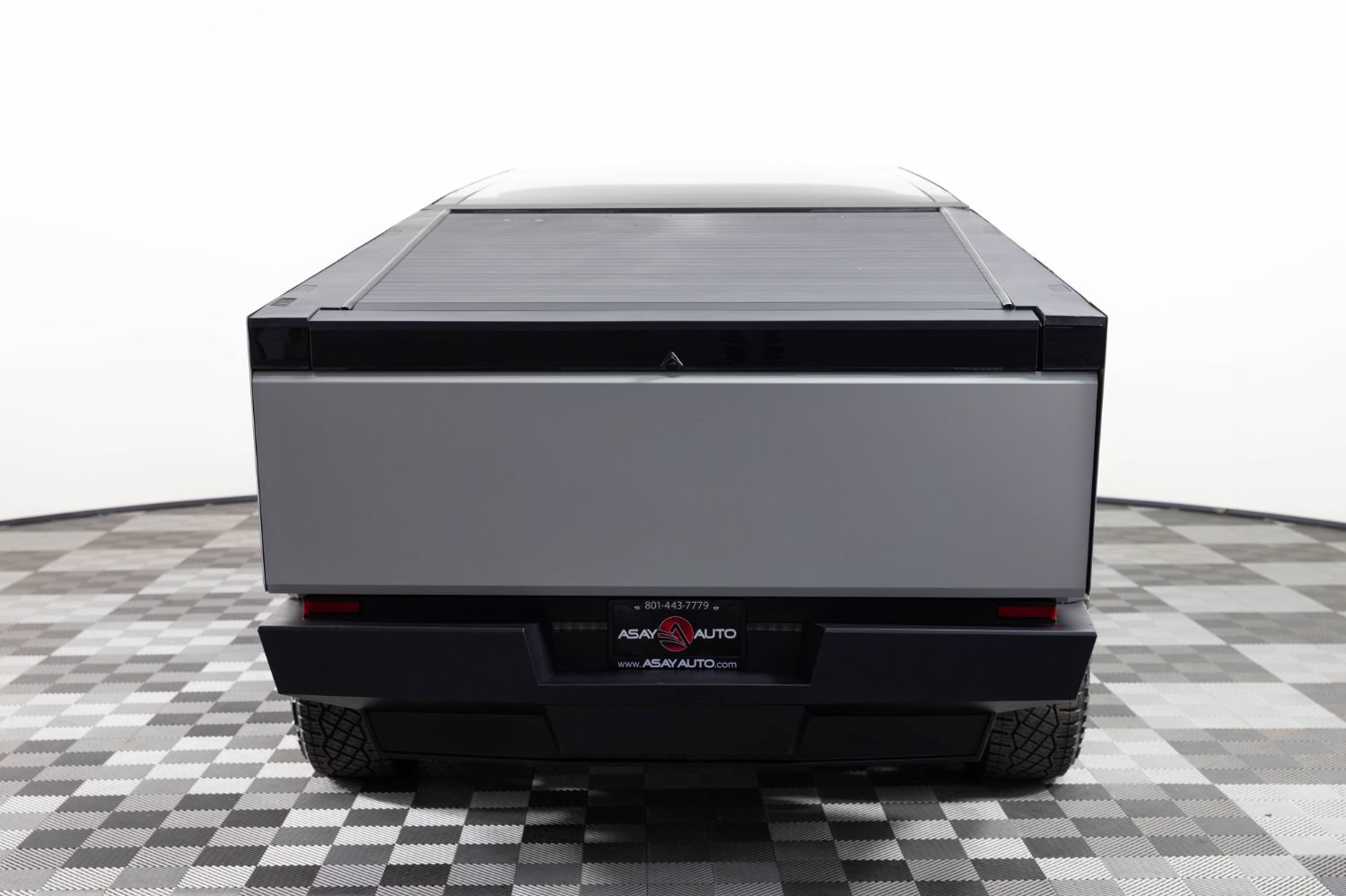 Used 2024 Tesla Cybertruck AWD Crew Cab image 6