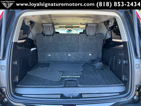 Used 2018 Cadillac Escalade ESV Luxury RWD image 9