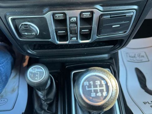 Used 2018 Jeep Wrangler Unlimited Sport S AWD/4WD image 16