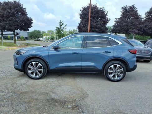 Used 2023 Ford Escape Platinum AWD/4WD image 2