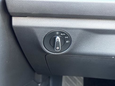 Used 2024 Volkswagen Jetta SE w/ Panoramic Sunroof Package image 14