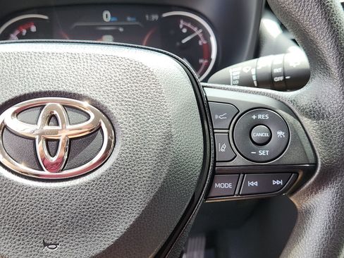 Used 2025 Toyota RAV4 XLE AWD/4WD image 18
