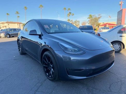 Used 2023 Tesla Model Y Long Range AWD 4dr Crossover image 1
