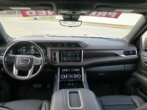 Used 2023 GMC Yukon Denali image 13