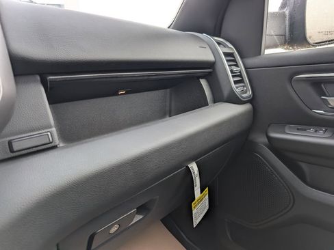 New 2026 RAM 1500 4x4 Crew Cab image 32