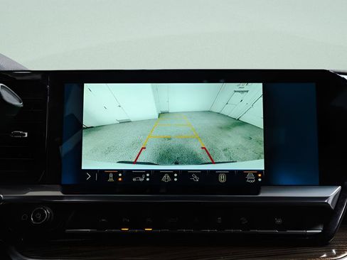 Used 2024 Chevrolet Silverado 1500 LT AWD/4WD image 15