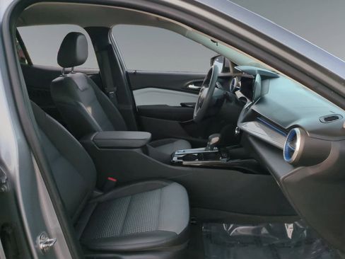 Used 2024 Chevrolet Trax LT image 15