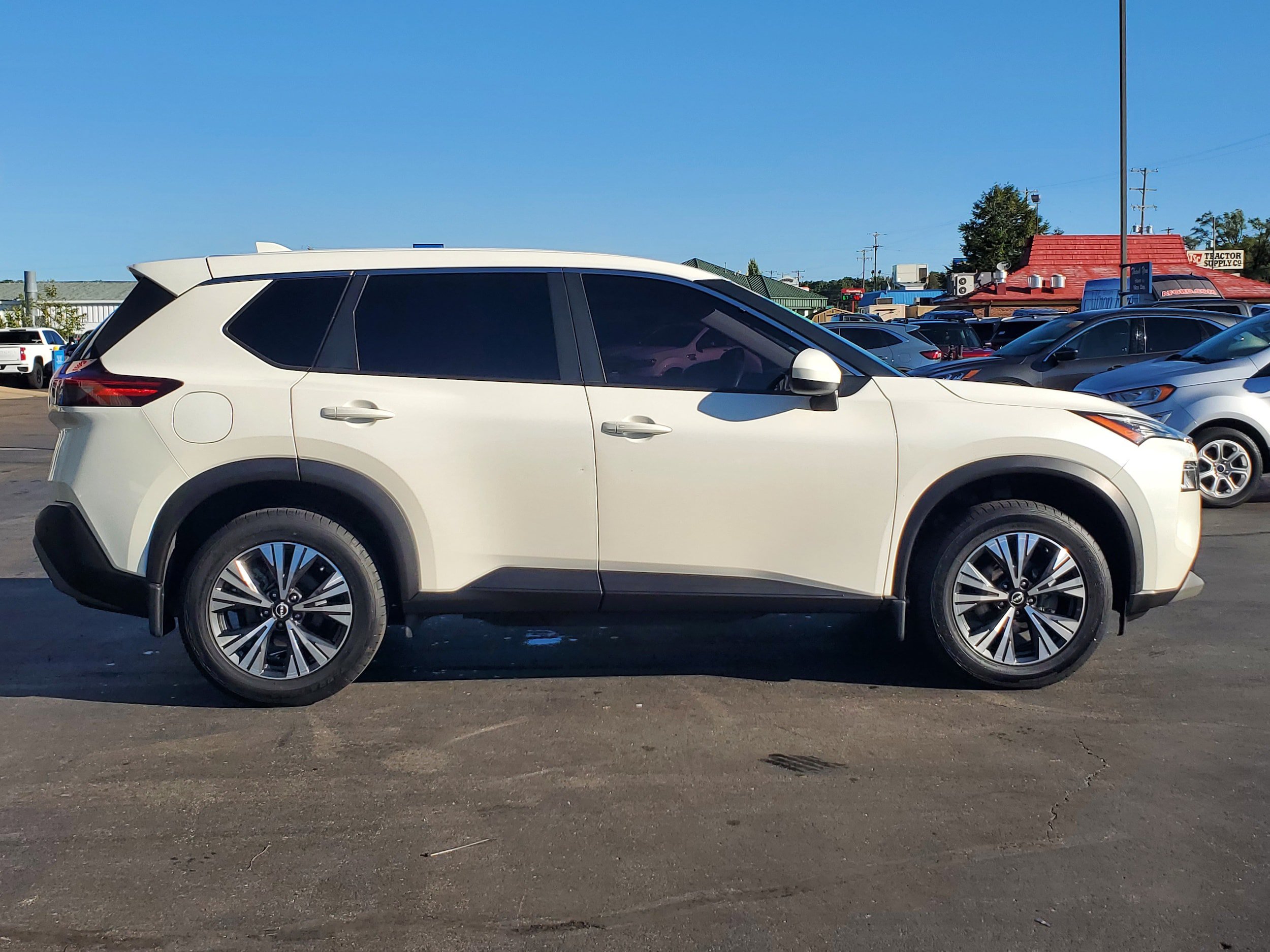 Used 2023 Nissan Rogue SV AWD/4WD image 5