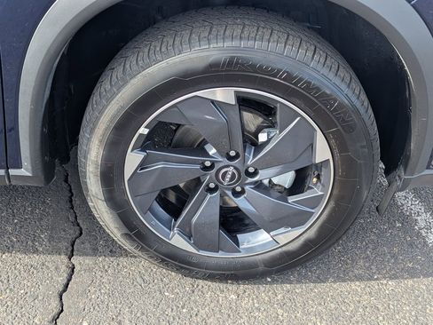 Certified 2025 Nissan Rogue SV FWD image 9