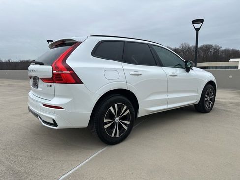 Certified 2025 Volvo XC60 B5 Core image 9