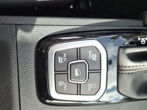 New 2026 Nissan Frontier SV w/ SV Convenience Package image 25