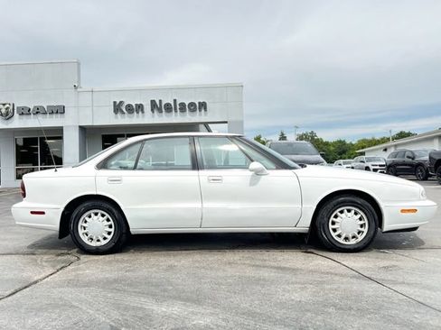 Used 1998 Oldsmobile 88 FWD image 11