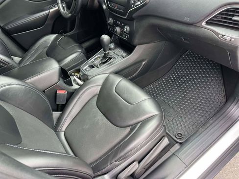 Used 2019 Jeep Cherokee Latitude Plus w/ Cold Weather Group image 21