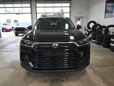Used 2024 Toyota Grand Highlander AWD image 2