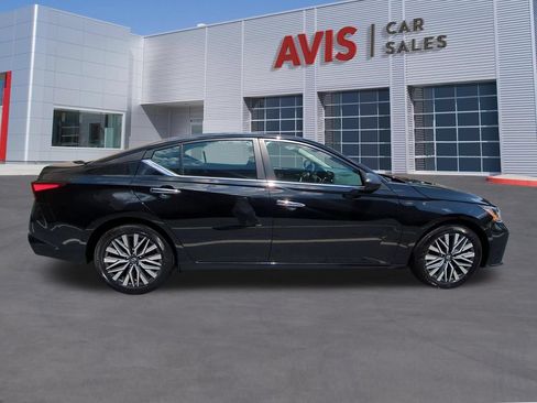 Used 2025 Nissan Altima 2.5 SV FWD image 5