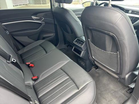 Certified 2024 Audi Q8 e-tron Premium image 30