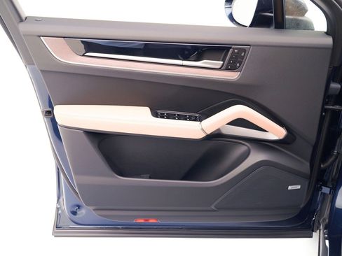 New 2026 Porsche Cayenne Coupe image 21