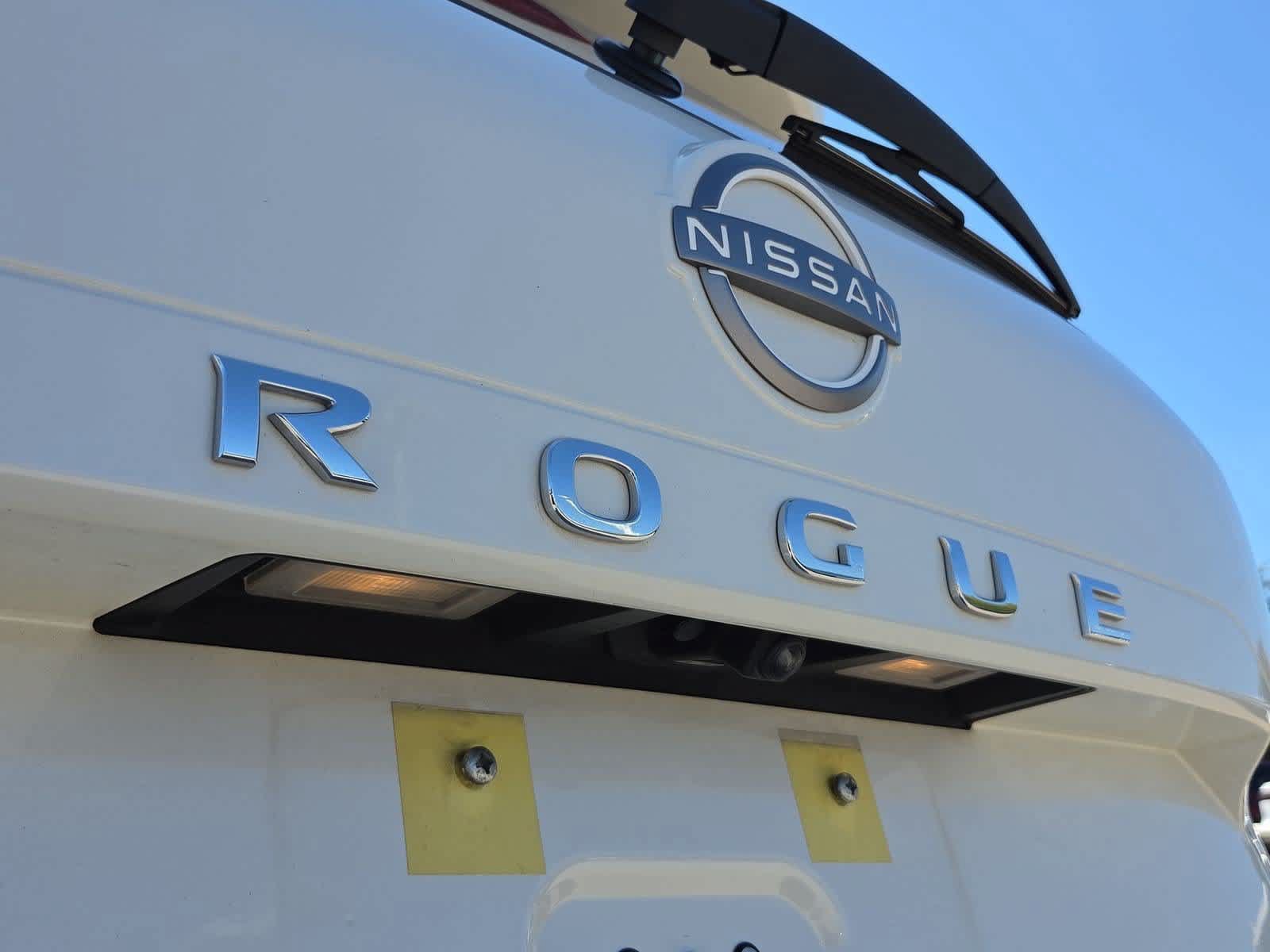 Used 2023 Nissan Rogue Platinum FWD image 12