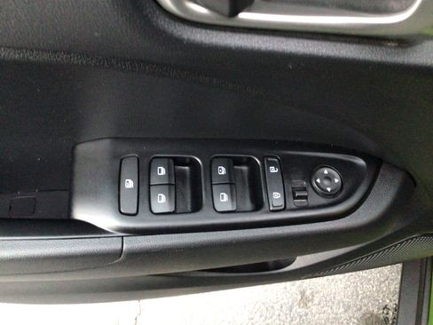 Used 2024 Hyundai Venue SEL image 6