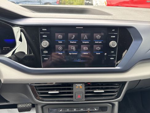 Used 2022 Volkswagen Taos SE image 29