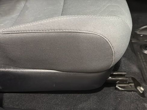 Used 2018 Toyota Tacoma TRD Sport AWD/4WD image 13