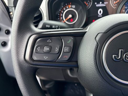 New 2025 Jeep Gladiator Sport image 18
